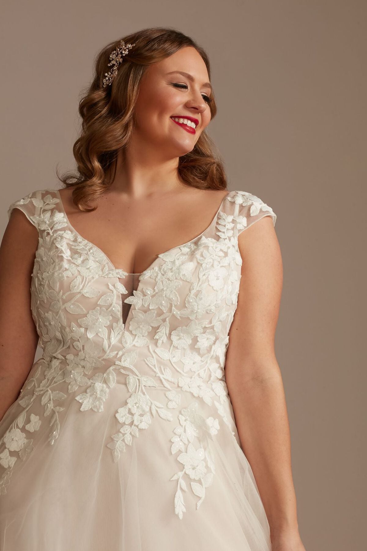Vestido de novia princesa con aplicaciones florales de encaje, MARFIL/CASHMERE, hi-res