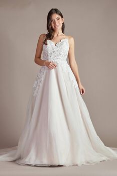 Vestido de novia línea A con aplicaciones de encaje