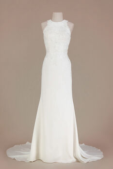 Vestido de novia escote alto con espalda descubierta