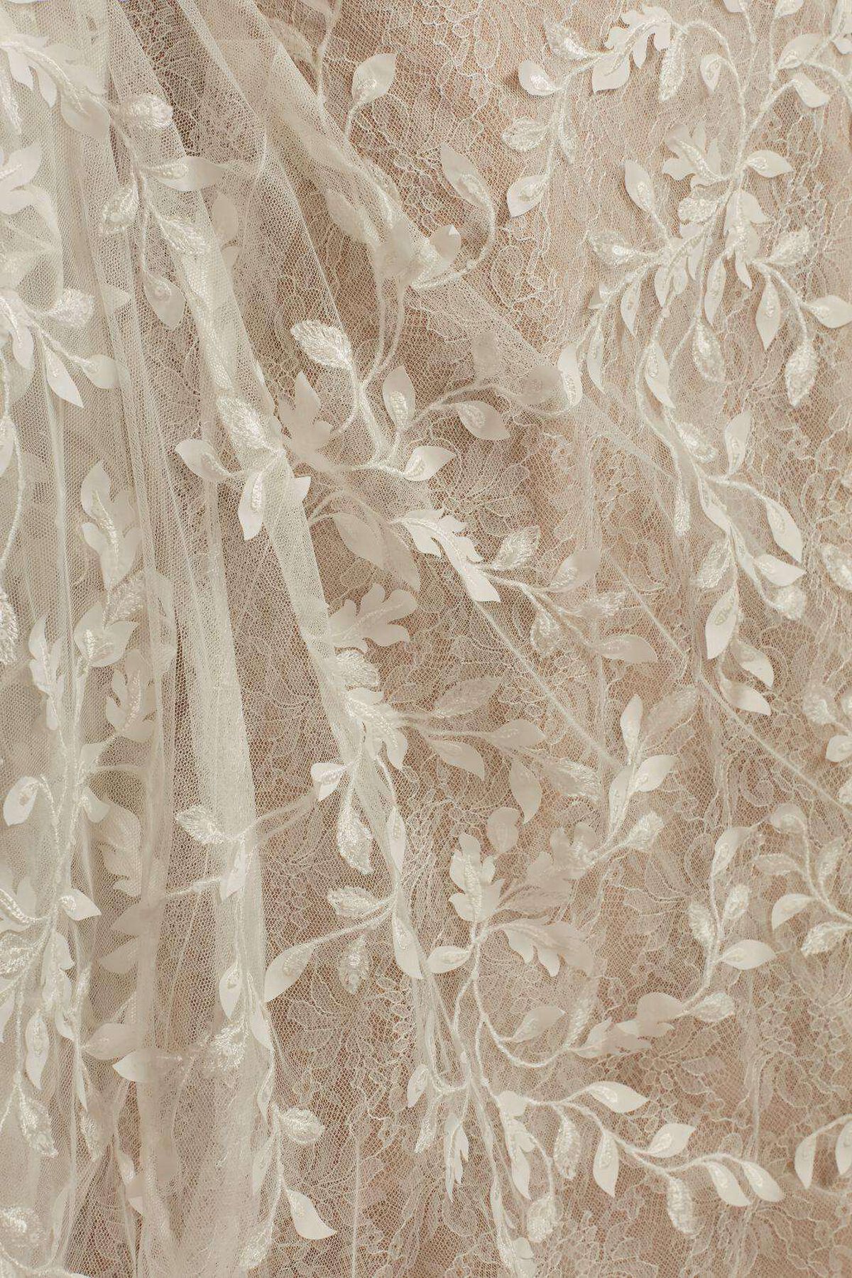 Vestido de novia sirena con aplicaciones de encaje 3D, MARFIL BIZCOCHO, hi-res
