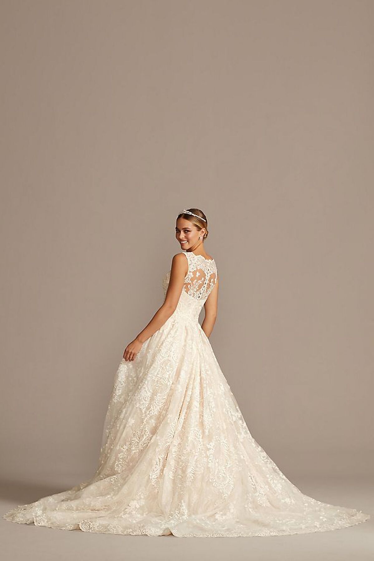 Vestido de novia princesa con escote ilusi&oacute;n y aplicaciones de encaje, MARFIL CH, hi-res