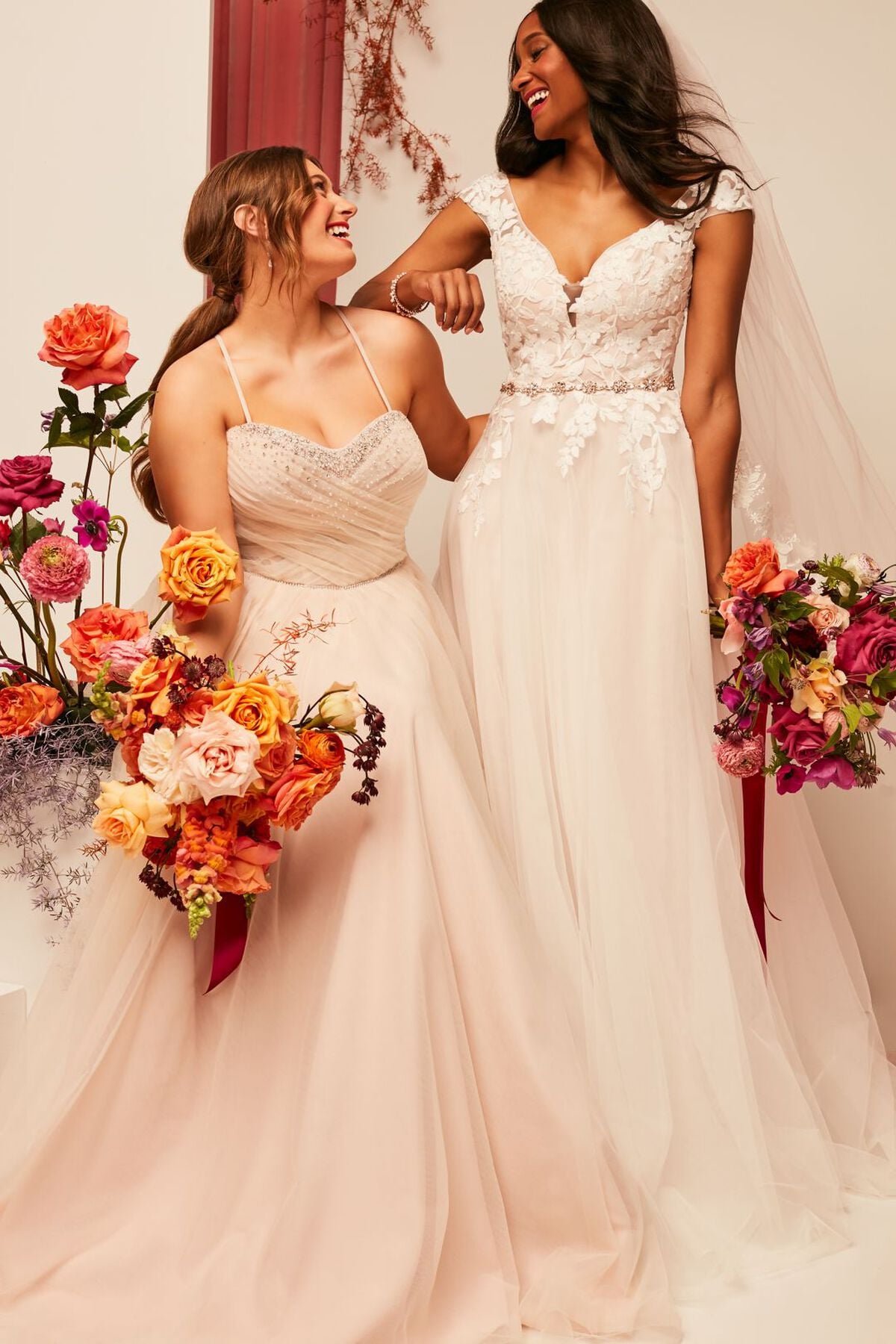 Vestido de novia princesa con aplicaciones florales de encaje, MARFIL/CASHMERE, hi-res