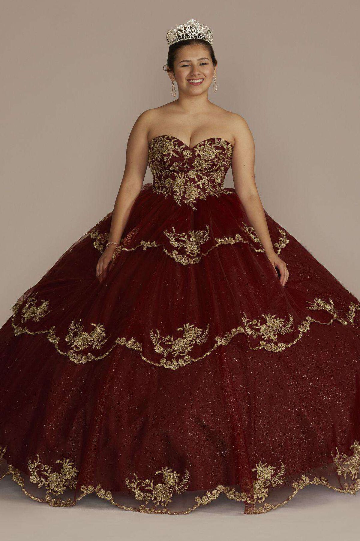 Vestido de quincea&ntilde;era rojo con encaje floral y falda de tul, VINO/DORADO, hi-res