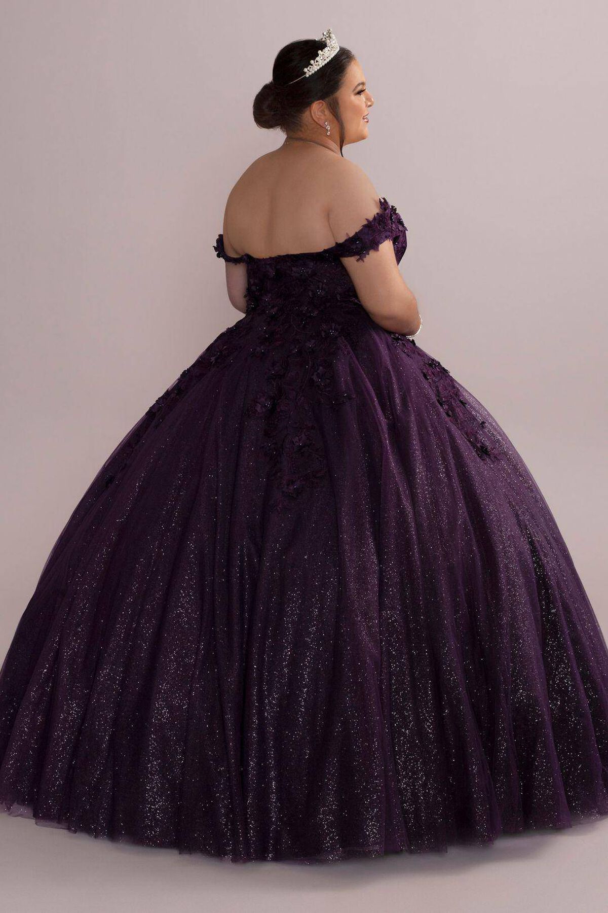 Vestido de quincea&ntilde;era morado con mangas al hombro removibles y tirantes, MORADO OSCURO, hi-res