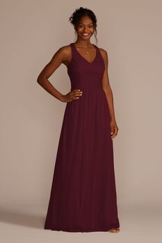 Vestido de dama con escote cruzado en espalda y plisado en cintura