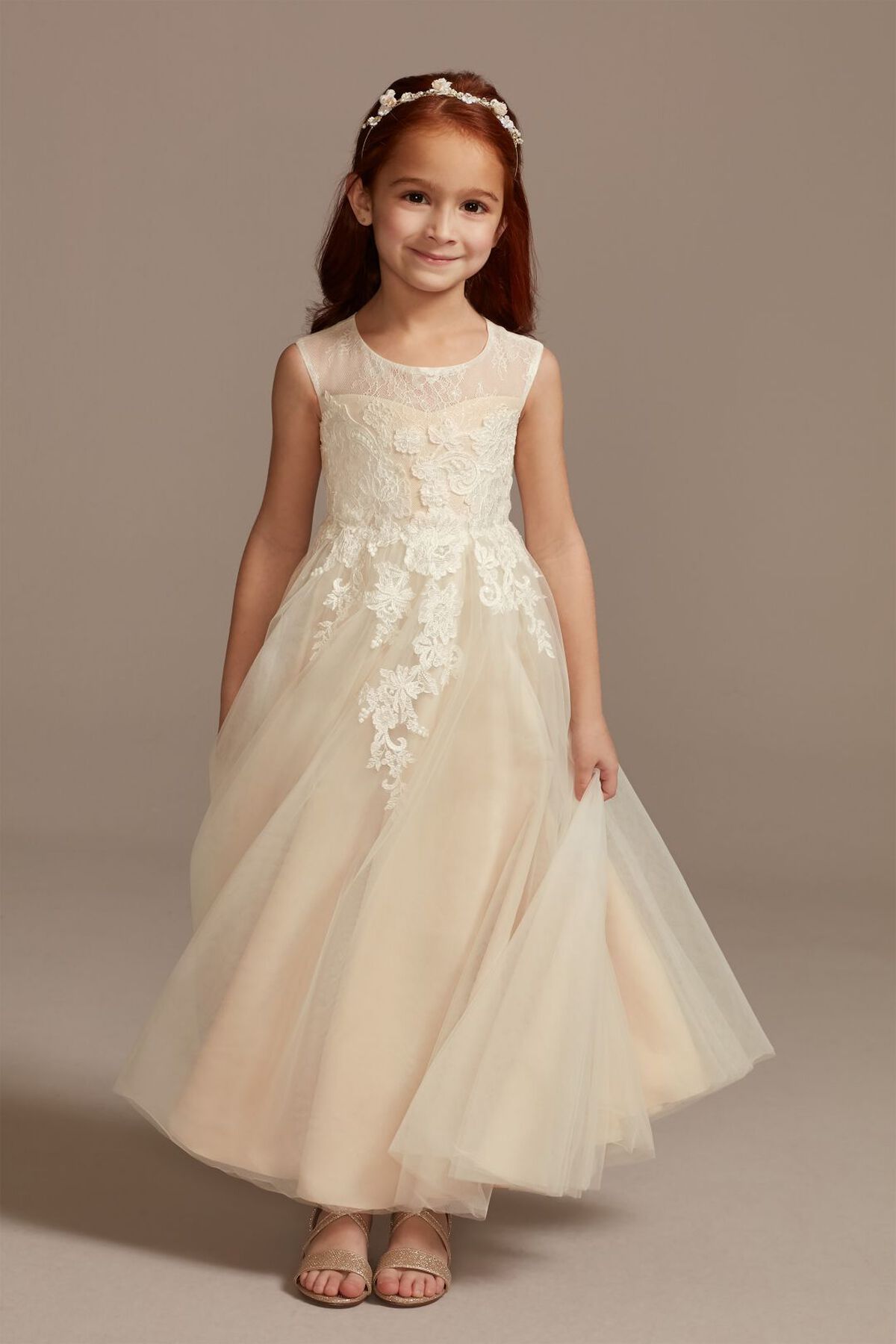 Vestido de primera comuni&oacute;n con aplicaciones de encaje y botones en espalda, MARFIL, hi-res
