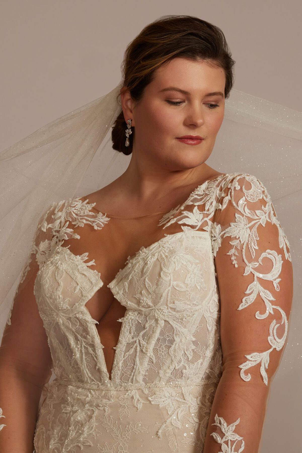 Vestido de novia recto con mangas largas y transparencias en espalda, MARFIL/PIEDRA, hi-res