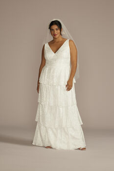 Vestido de novia línea A de encaje con falda en niveles