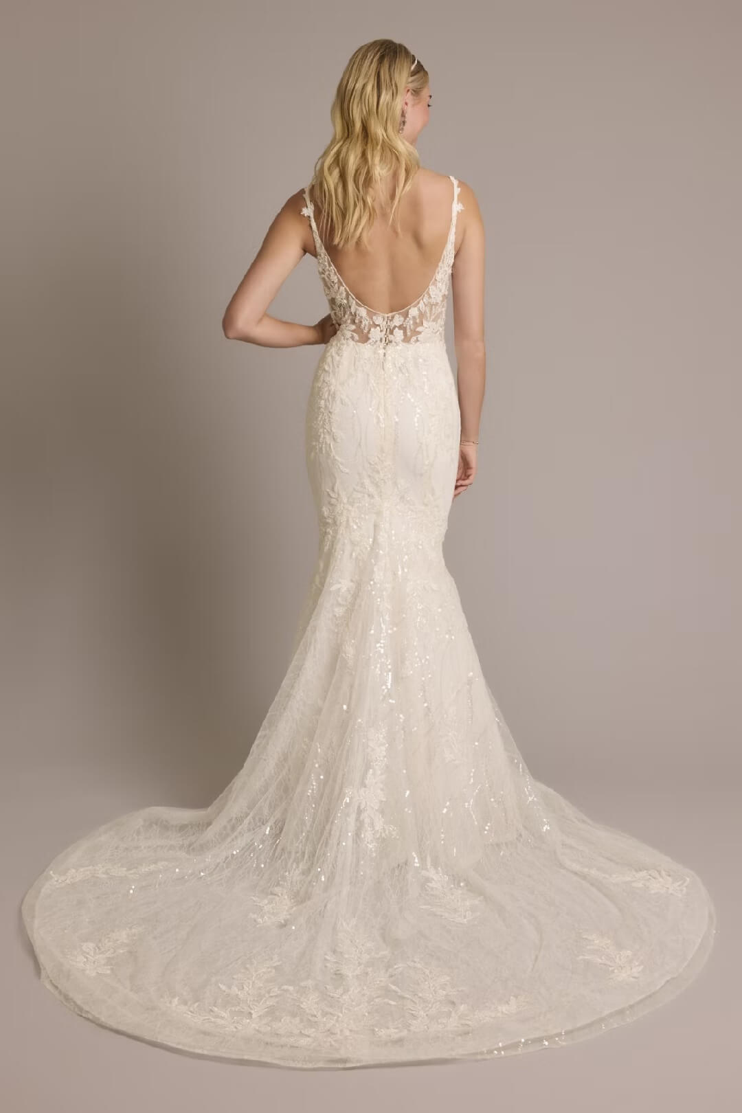 Vestido de novia con escote pronunciado y aplicaciones, MARFIL SOLIDO, hi-res