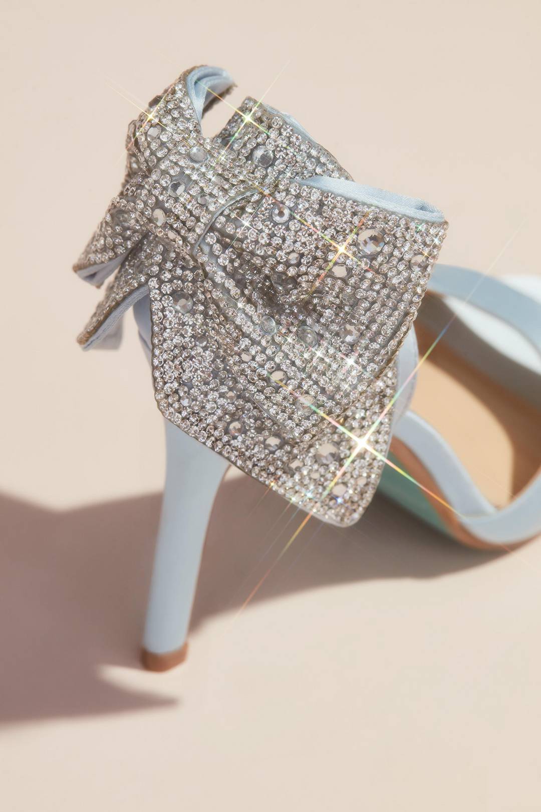 Zapatilla de novia de satín con moño de pedrería, AZUL, hi-res