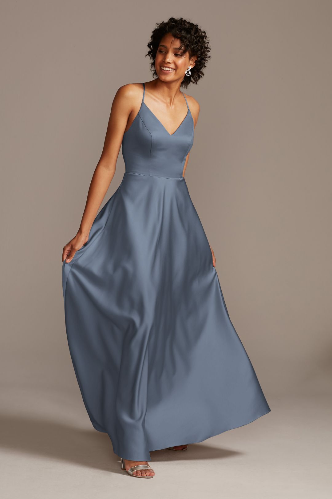Vestido de dama satinado con tirantes cruzados en espalda, AZUL FRANCÉS, hi-res