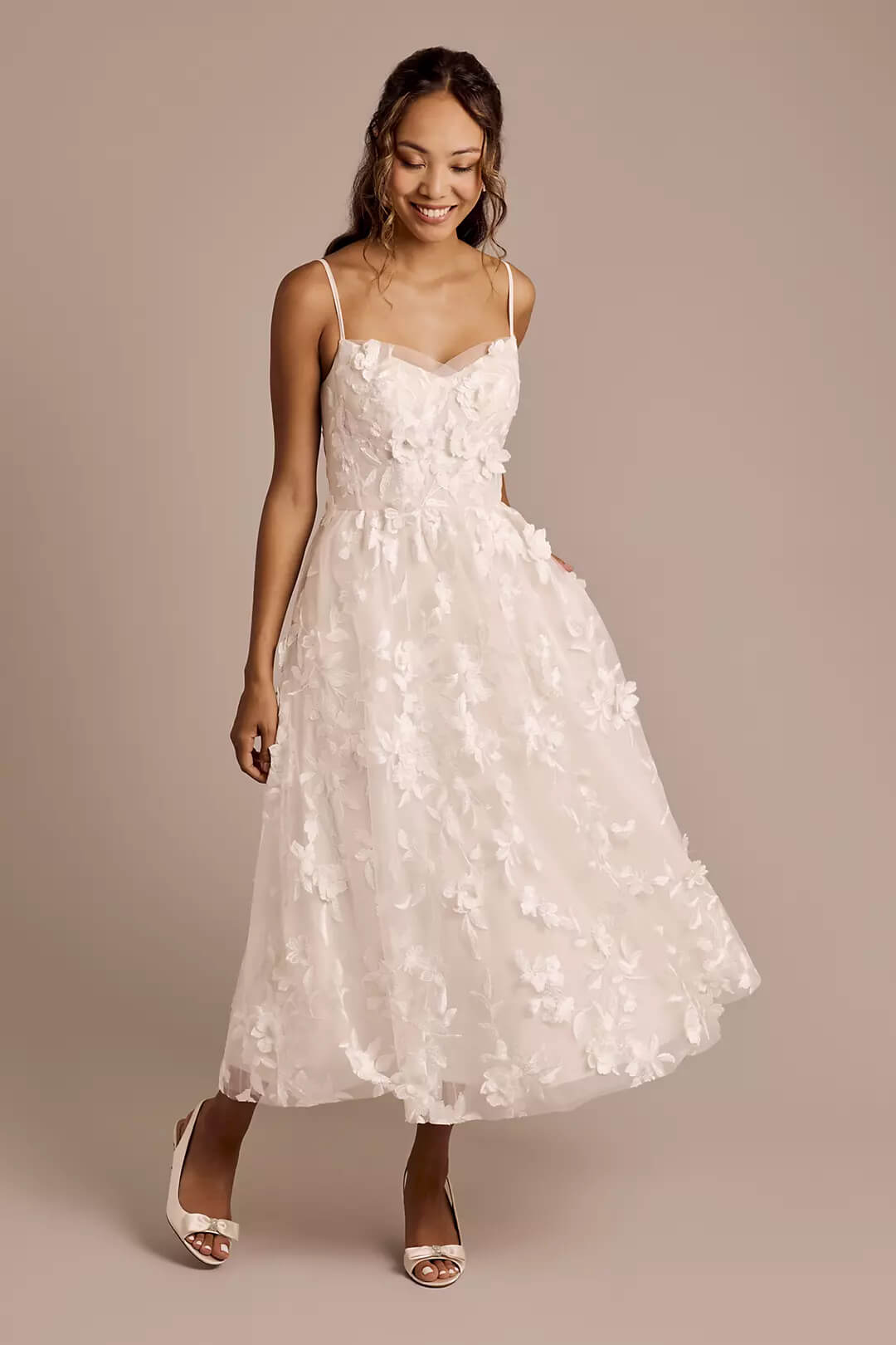 Vestido midi de novia con aplicaciones florales, BLANCO SUAVE/ARENA, hi-res