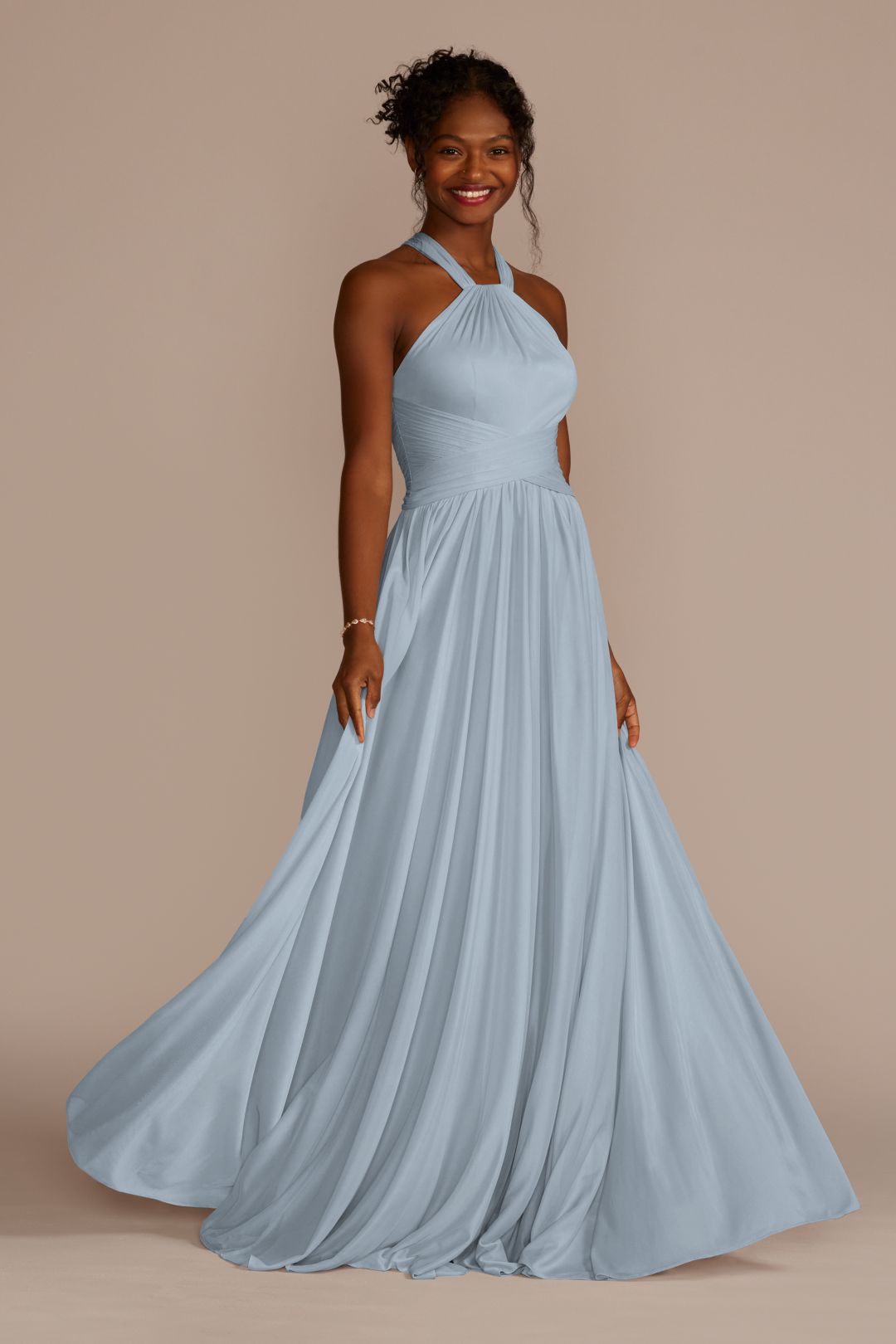 Vestido de dama halter con plisado en cintura, AZUL CENIZO, hi-res