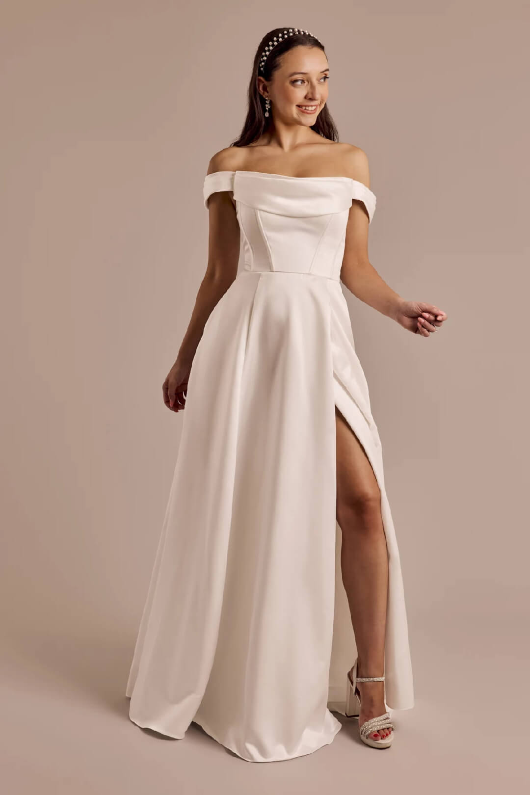 Vestido de novia de satín con hombros descubiertos, BLANCO SUAVE, hi-res