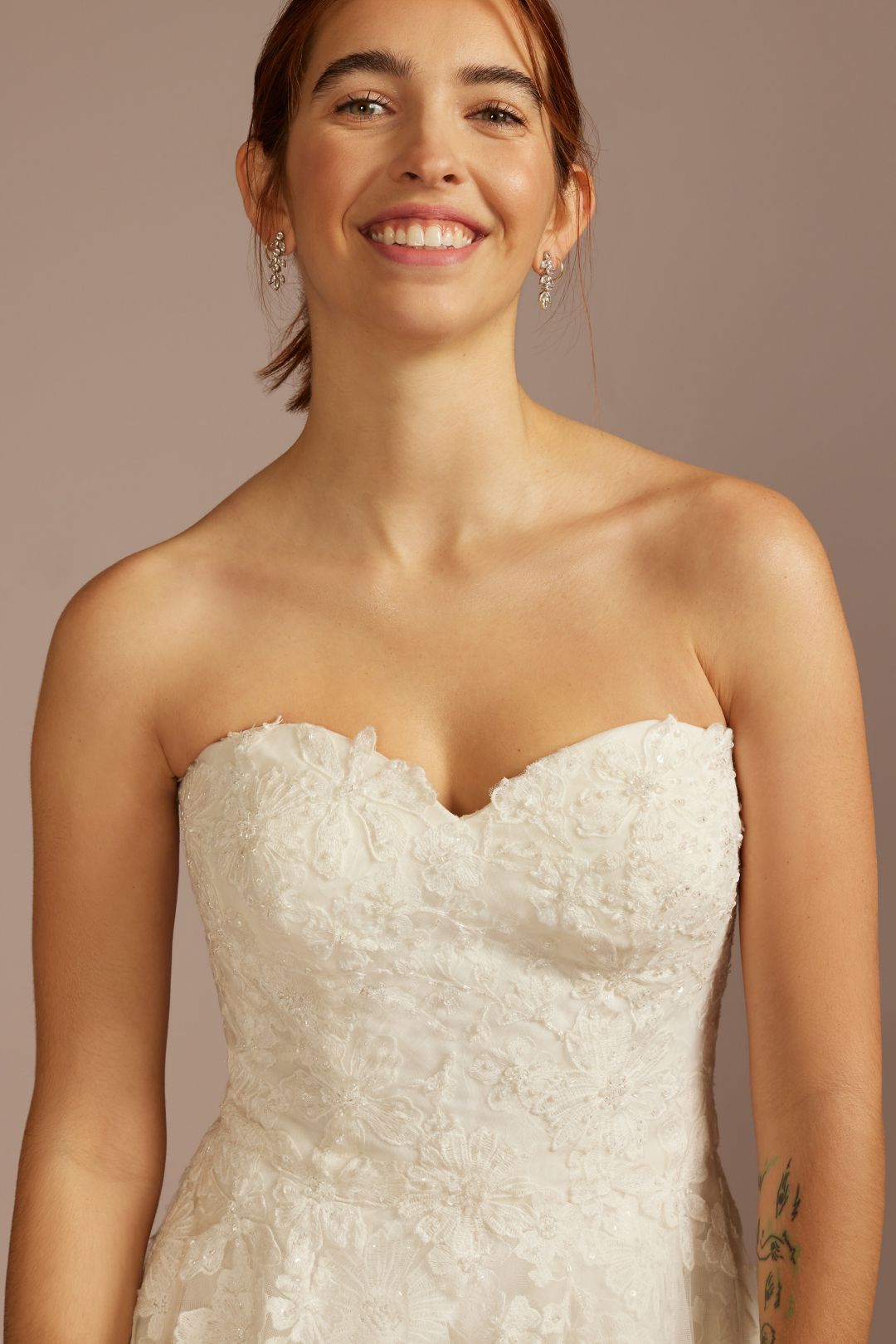 Vestido de novia línea A con escote corazón y falda de encaje, MARFIL, hi-res