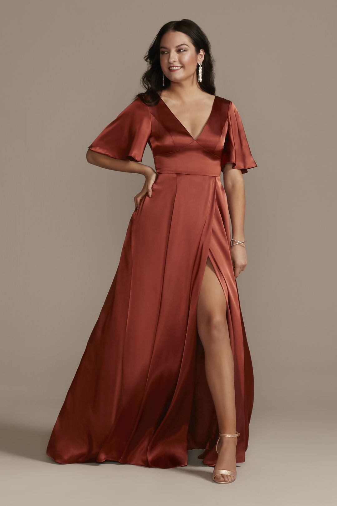 Vestido de dama con mangas cortas y escote en espalda, CANELA, hi-res