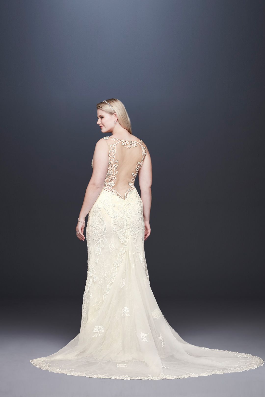Vestido de novia recto con escote profundo y transparencia en espalda, MARFIL CH, hi-res