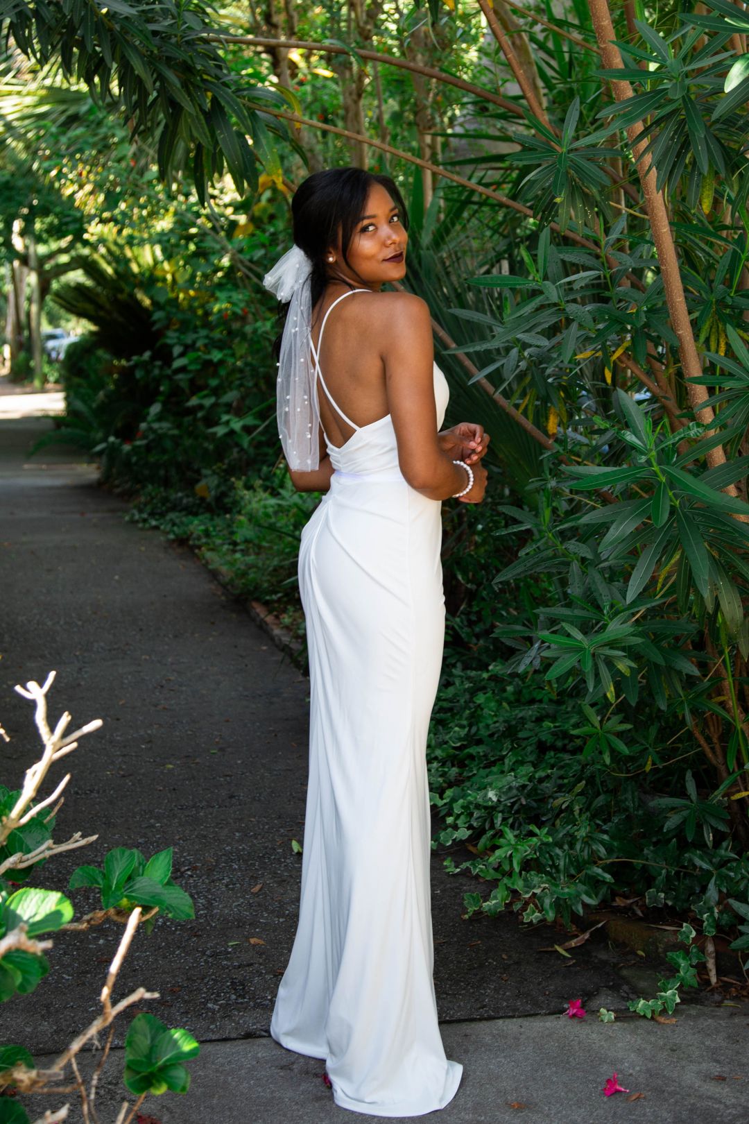 Vestido de novia recto con abertura en la pierna, BLANCO SUAVE, hi-res