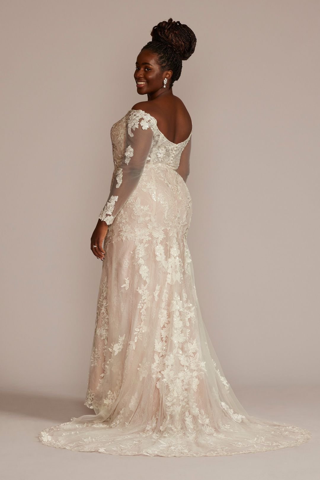 Vestido de novia sirena con mangas largas y hombros descubiertos, MARFIL/CASHMERE, hi-res