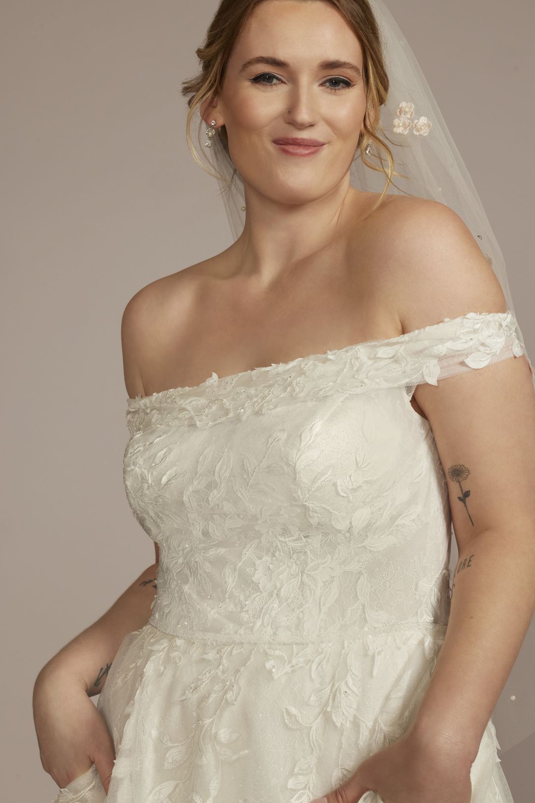 Vestido de novia línea A con mangas caídas al hombro, MARFIL SOLIDO, hi-res