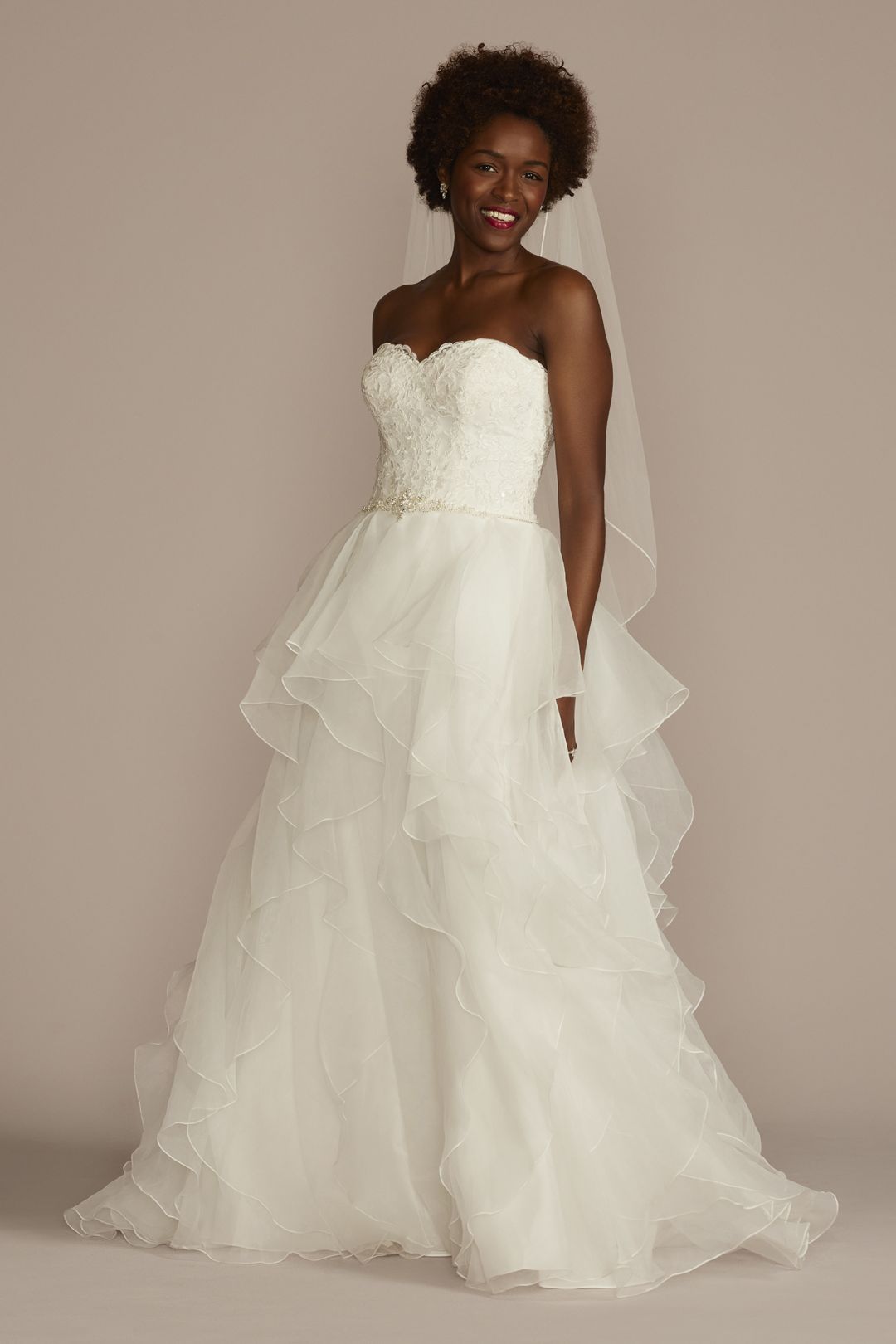 Vestido de novia princesa strapless con falda de tul en capas, BLANCO SUAVE, hi-res