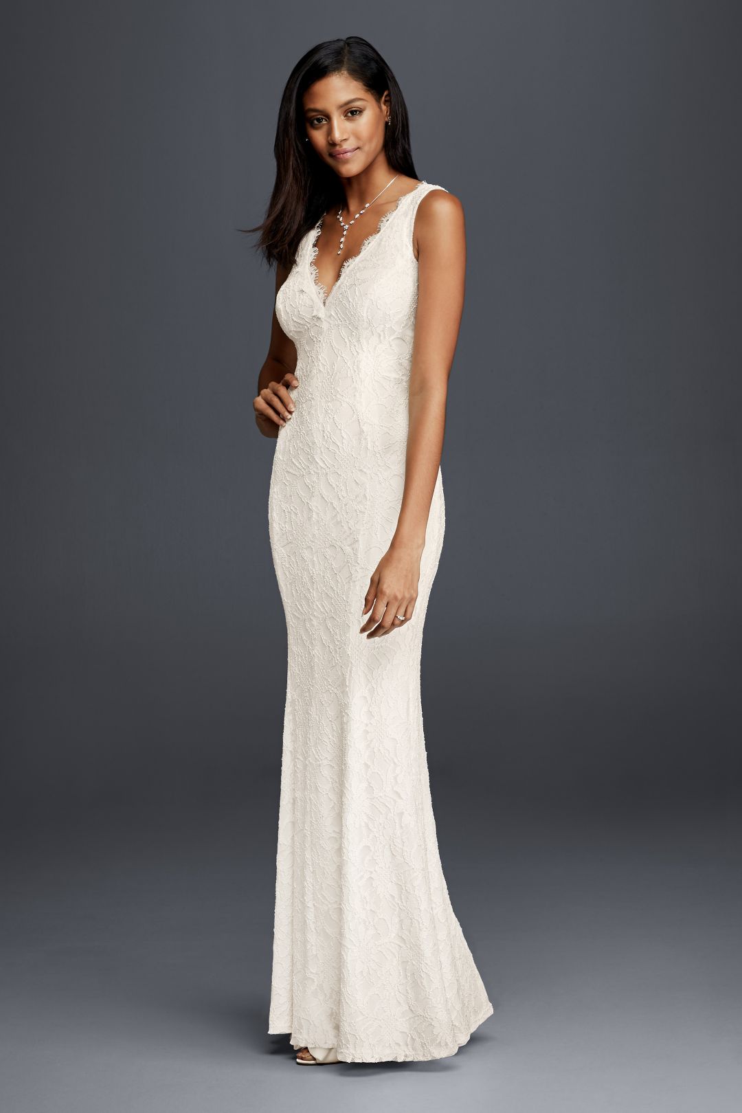 Vestido de novia recto de encaje con escote en V, MARFIL, hi-res