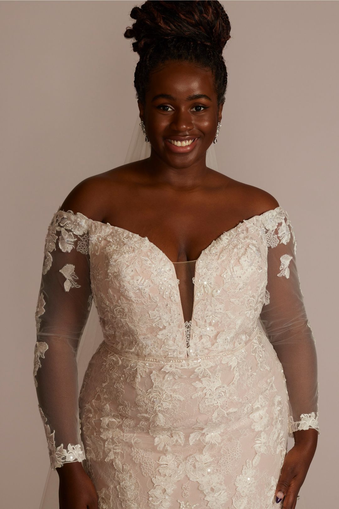 Vestido de novia sirena con mangas largas y hombros descubiertos, MARFIL/CASHMERE, hi-res