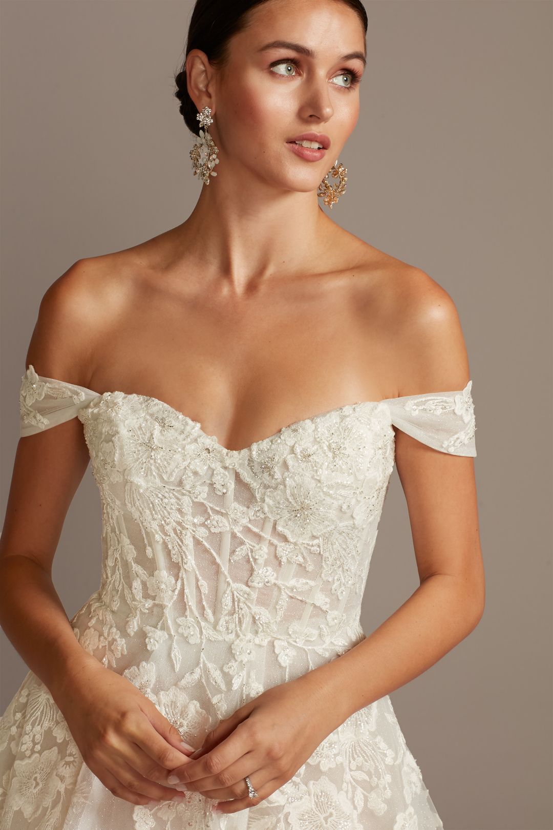Vestido de novia línea A con mangas al hombro removibles, MARFIL/CASHMERE, hi-res