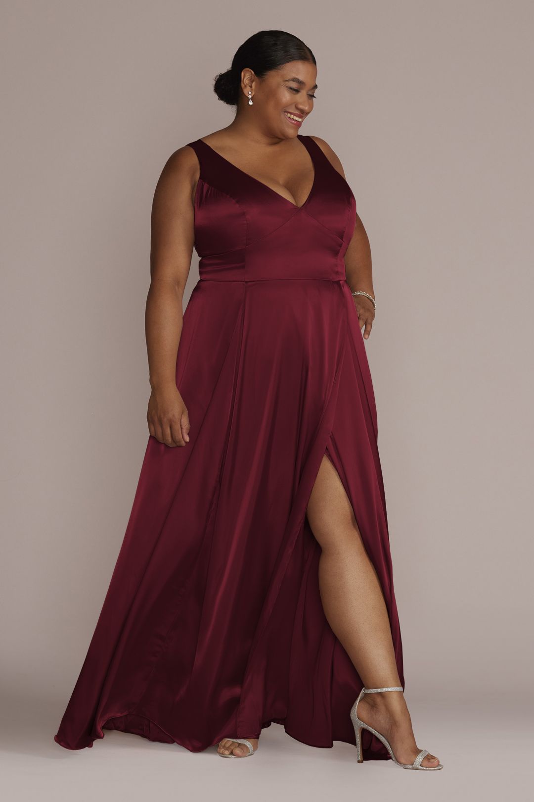 Vestido de dama con escote en V y abertura en pierna, VINO, hi-res