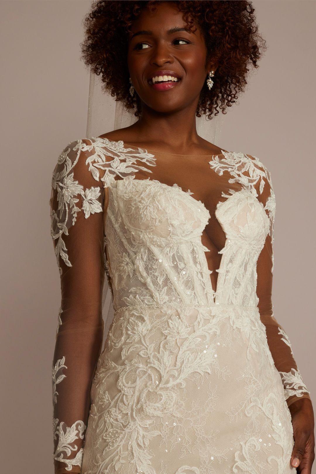 Vestido de novia recto con mangas largas y transparencias en espalda, MARFIL/PIEDRA, hi-res