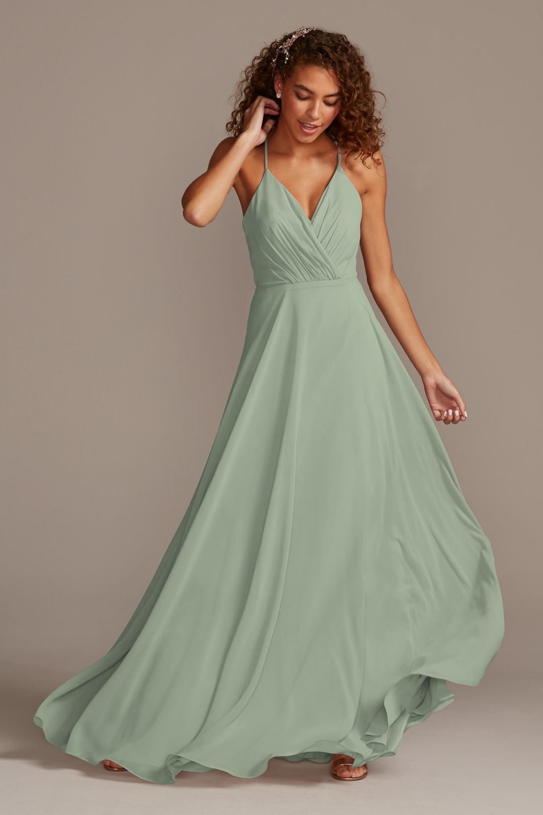 Vestido de dama con tirantes cruzados en espalda, VERDE CENIZO, hi-res
