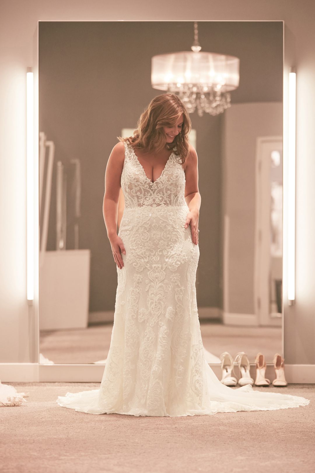 Vestido de novia recto con escote profundo y transparencia en espalda, MARFIL CH, hi-res