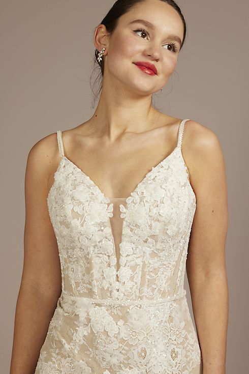 Vestido de novia recto de encaje con escote ilusión, MARFIL/PIEDRA, hi-res