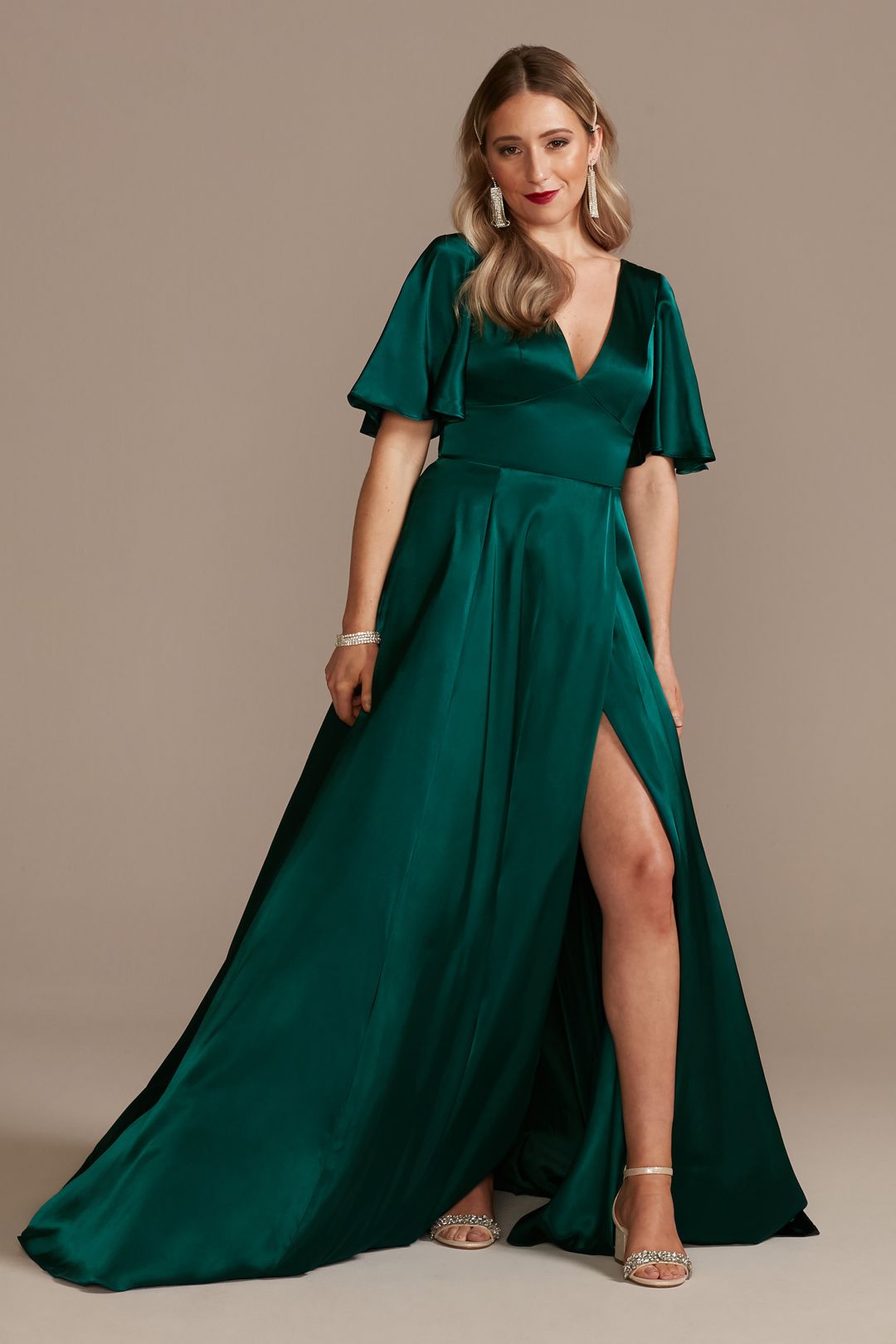 Vestido de dama con mangas cortas y escote en espalda, GEMA, hi-res