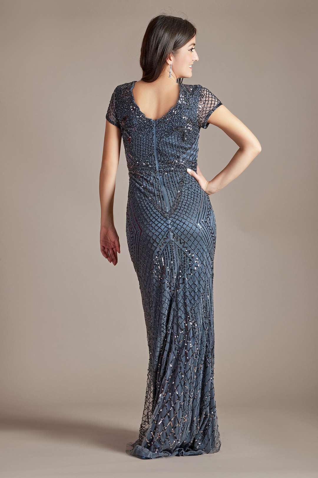 Vestido largo de lentejuela con mangas cortas y escote ilusión, CARBÓN, hi-res