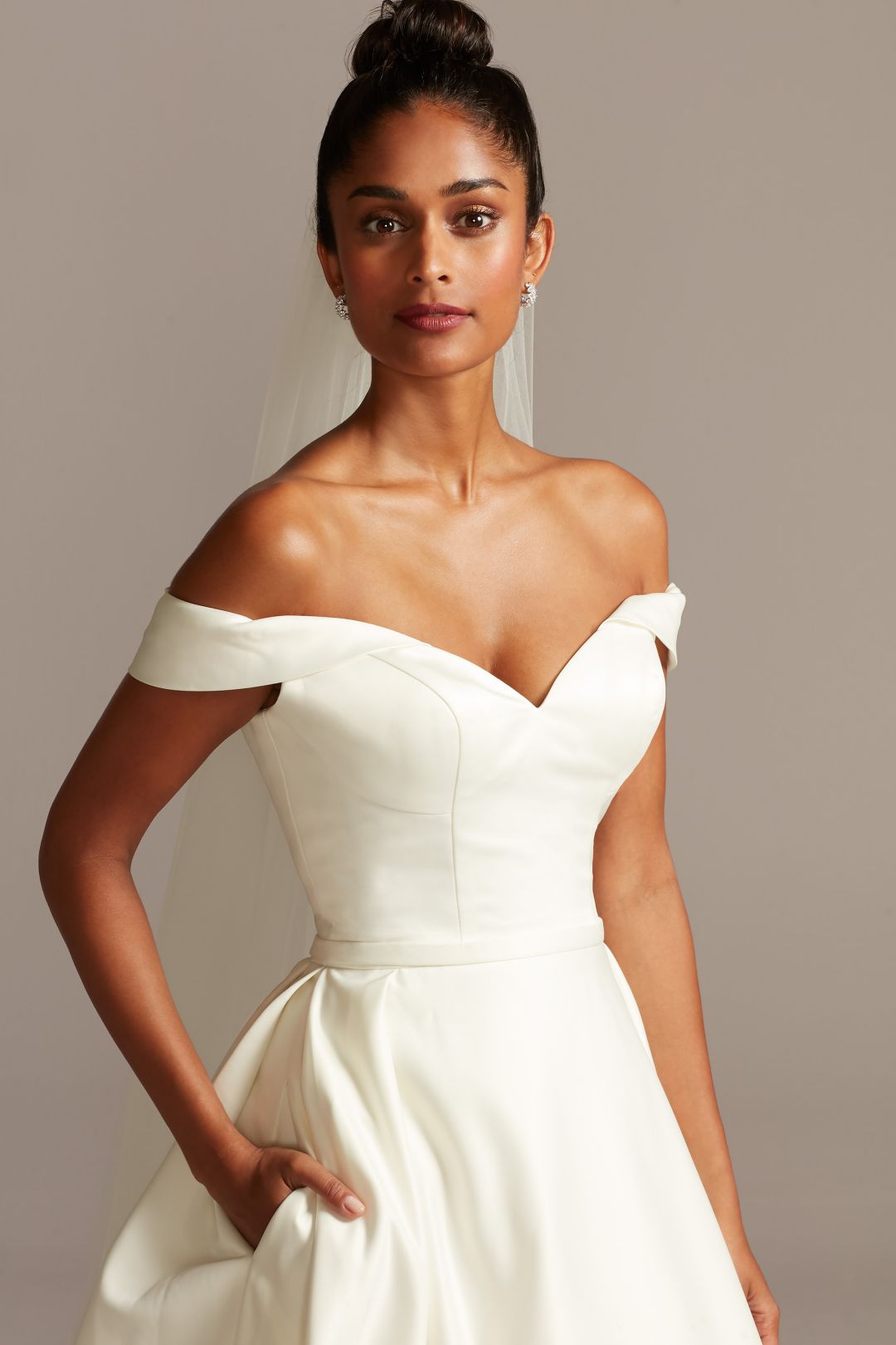 Vestido de novia princesa de satín y mangas al hombro, MARFIL, hi-res