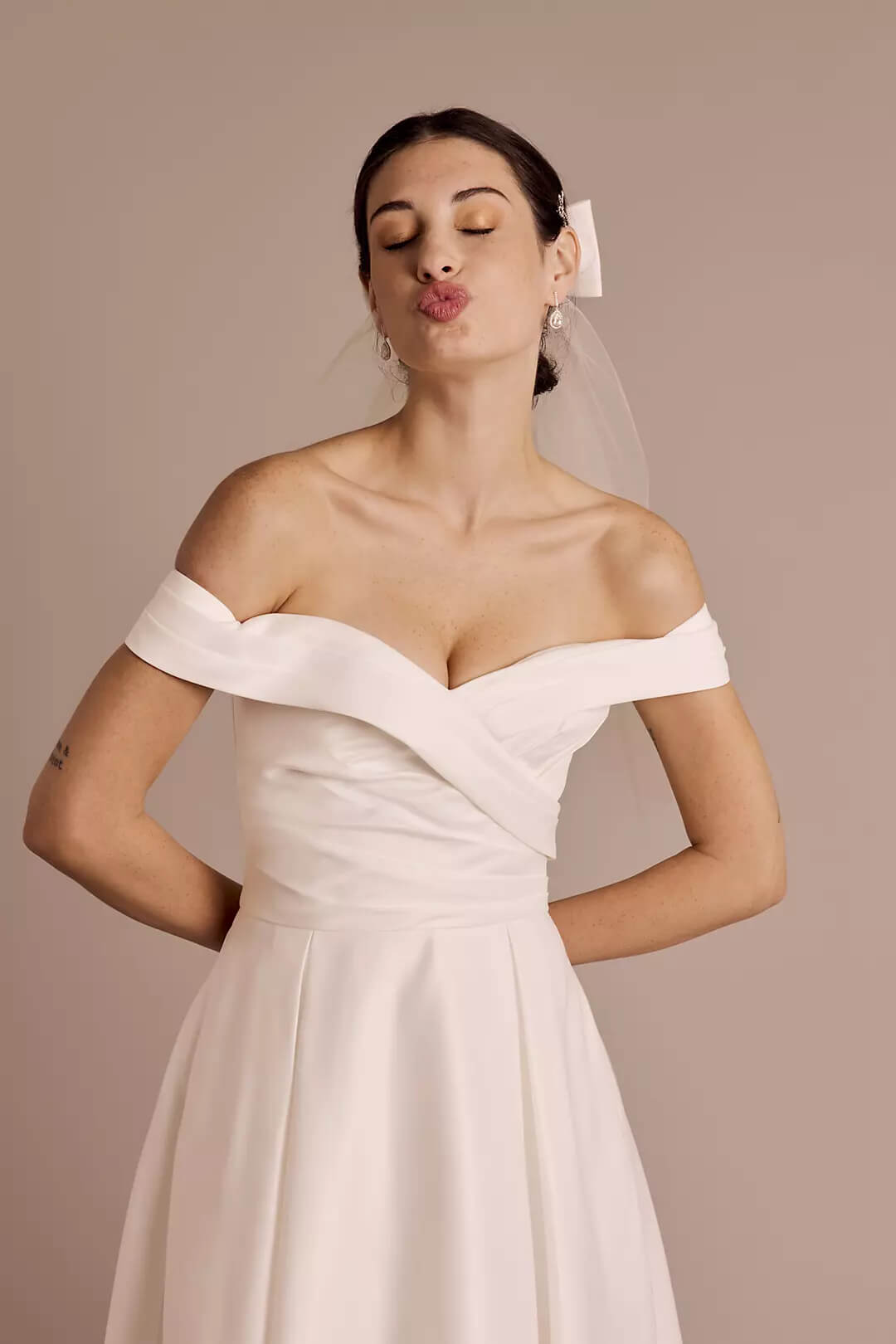 Vestido de novia con hombros descubiertos, BLANCO SUAVE, hi-res