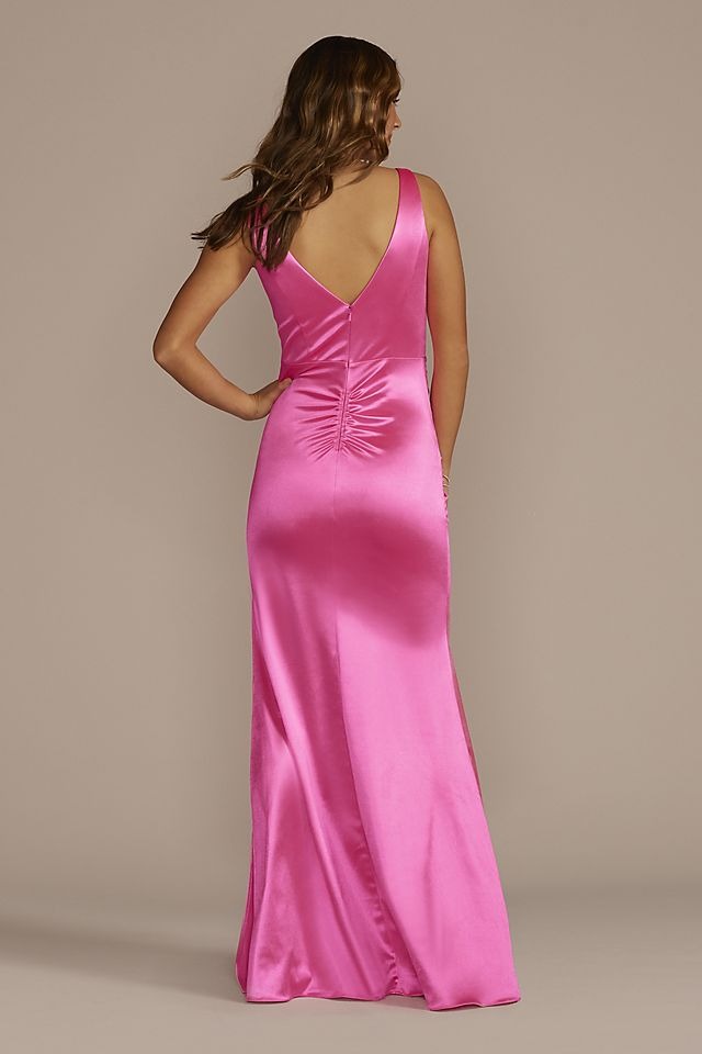 Vestido largo satinado de escote en V con abertura en pierna, ROSA BRILLANTE, hi-res