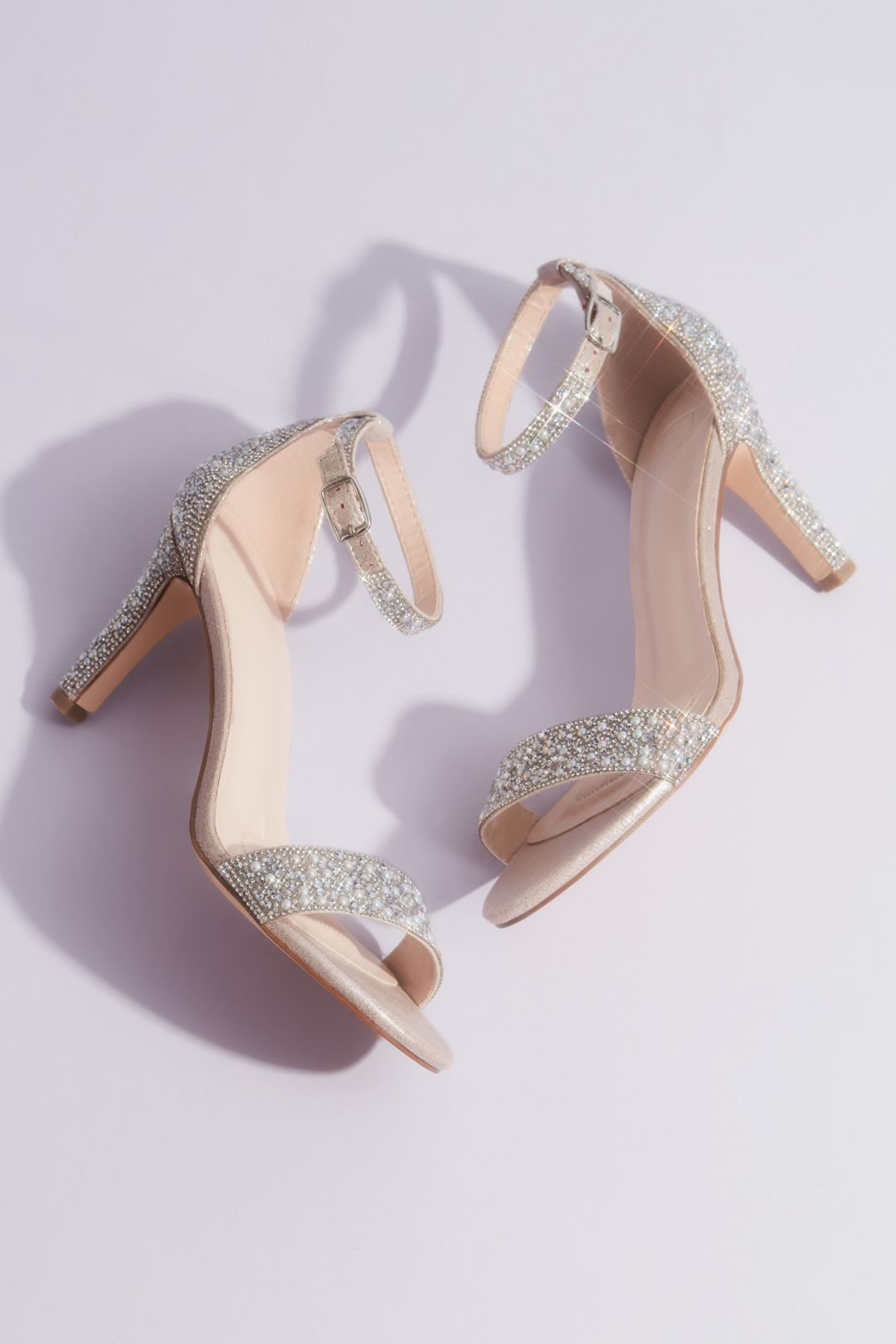 Tacones con 2025 perlas