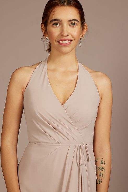 Vestido de dama de chifón con escote halter y abertura en pierna 8002361, CUARZO, hi-res