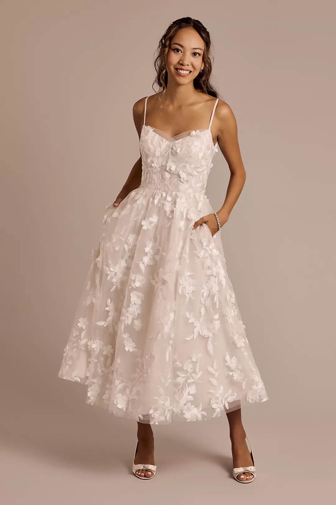 Vestido midi de novia con aplicaciones florales, BLANCO SUAVE/ARENA, hi-res