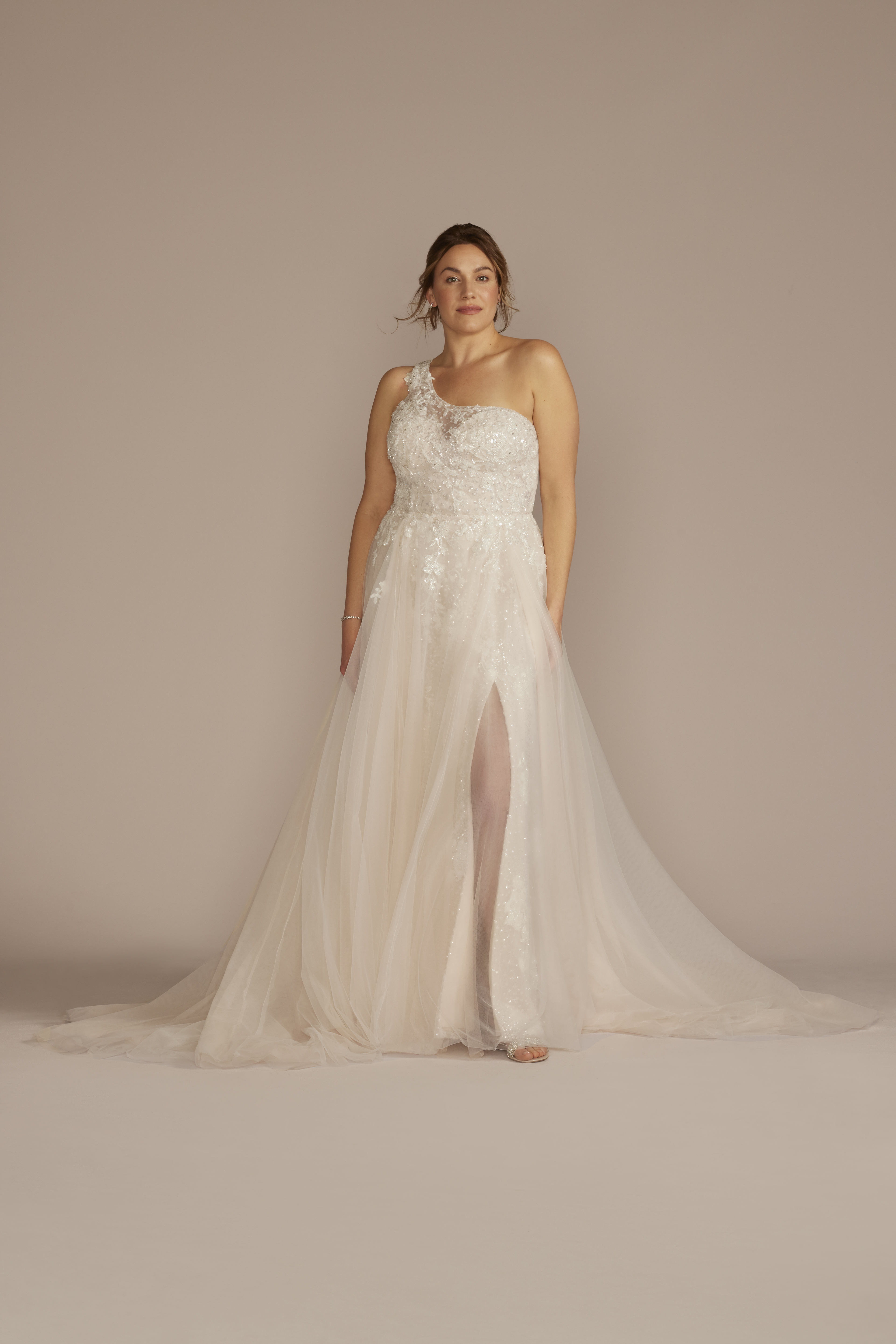 Vestido de novia línea A con escote asimétrico y falda desmontable, MARFIL/PIEDRA, hi-res