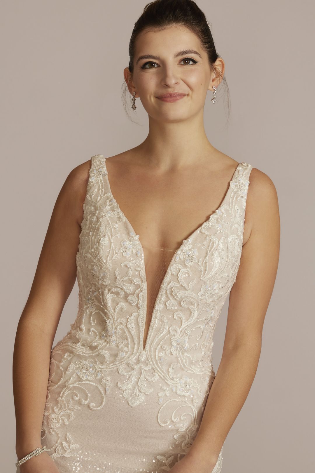 Vestido de novia recto escote profundo con aplicaciones 3D, MARFIL SOLIDO, hi-res