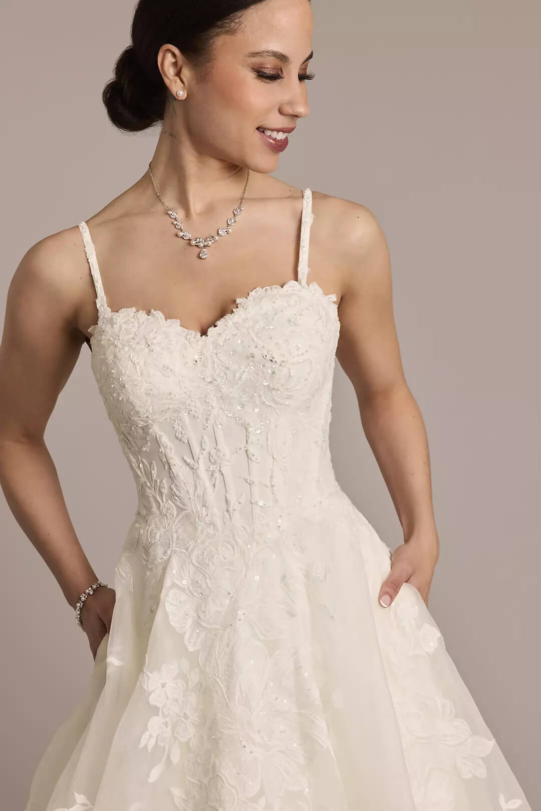 Vestido de novia con aplicaciones florales, MARFIL SOLIDO, hi-res