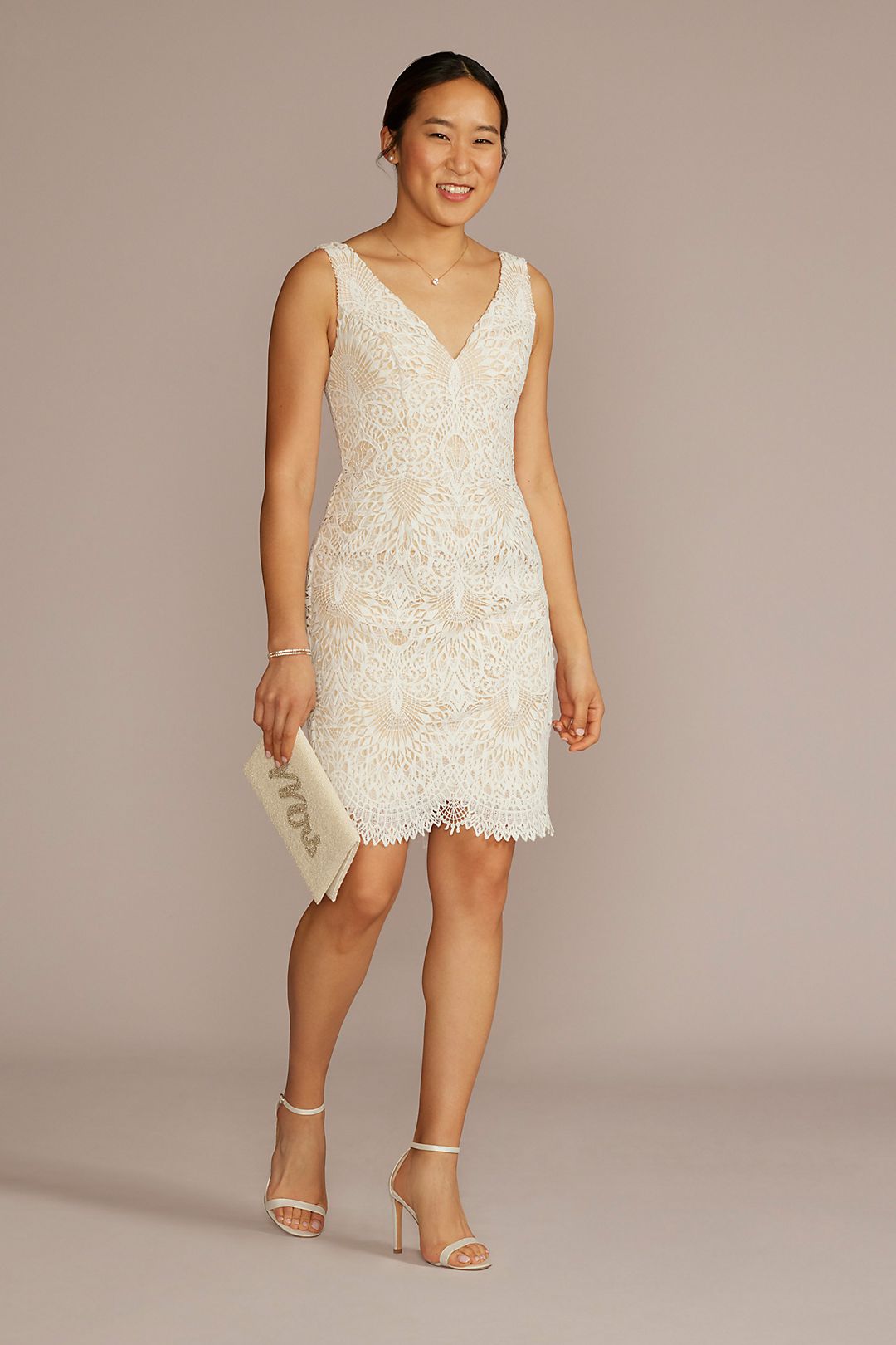 Vestido de novia corto de encaje con escote V, BLANCO SUAVE NUDE, hi-res