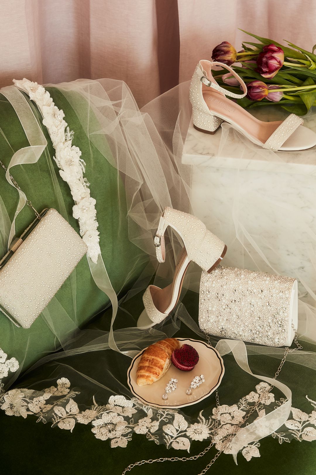 Zapatilla de novia con aplicación de perla tornasol, BLANCO, hi-res