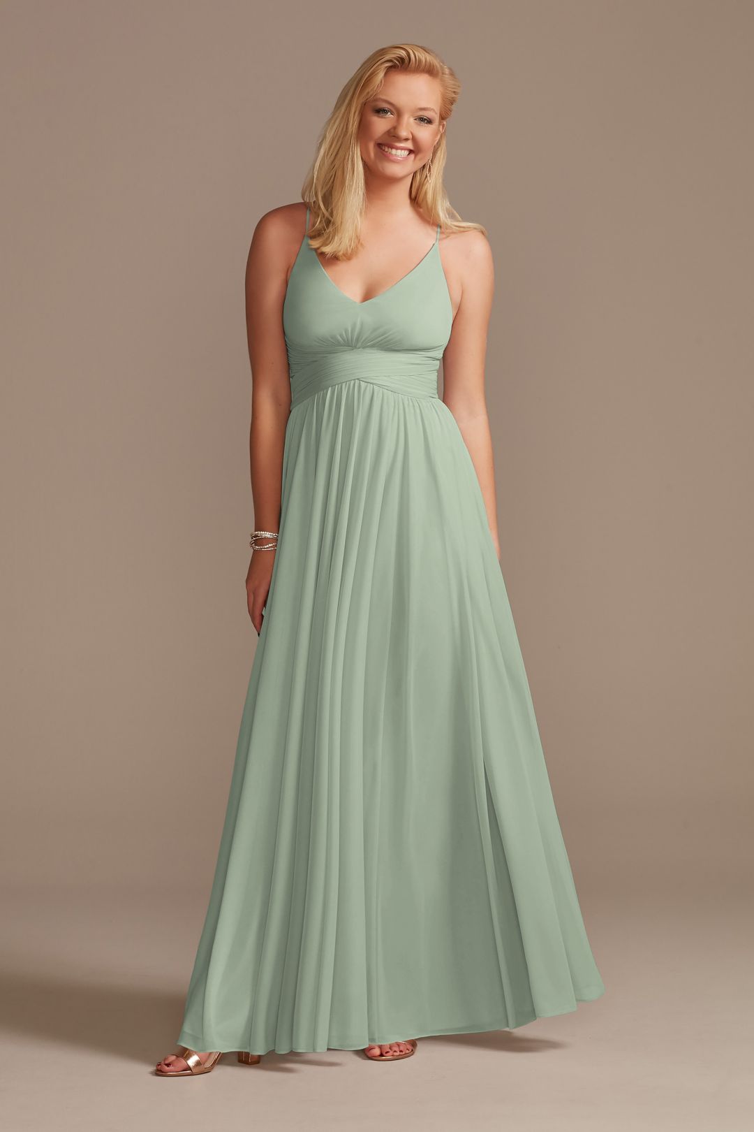 Vestido de dama con drapeado en cintura y escote en V, VERDE CENIZO, hi-res