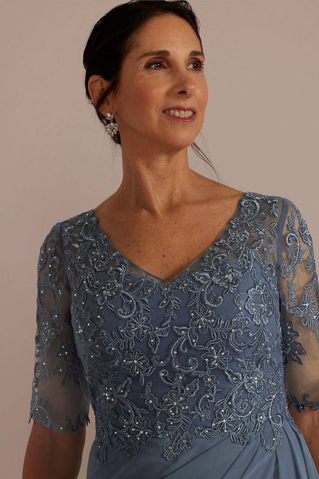 Vestido largo de mangas tres cuartos con transparencia y aplicaciones de bordadas con pedrería, AZUL FRANCÉS, hi-res