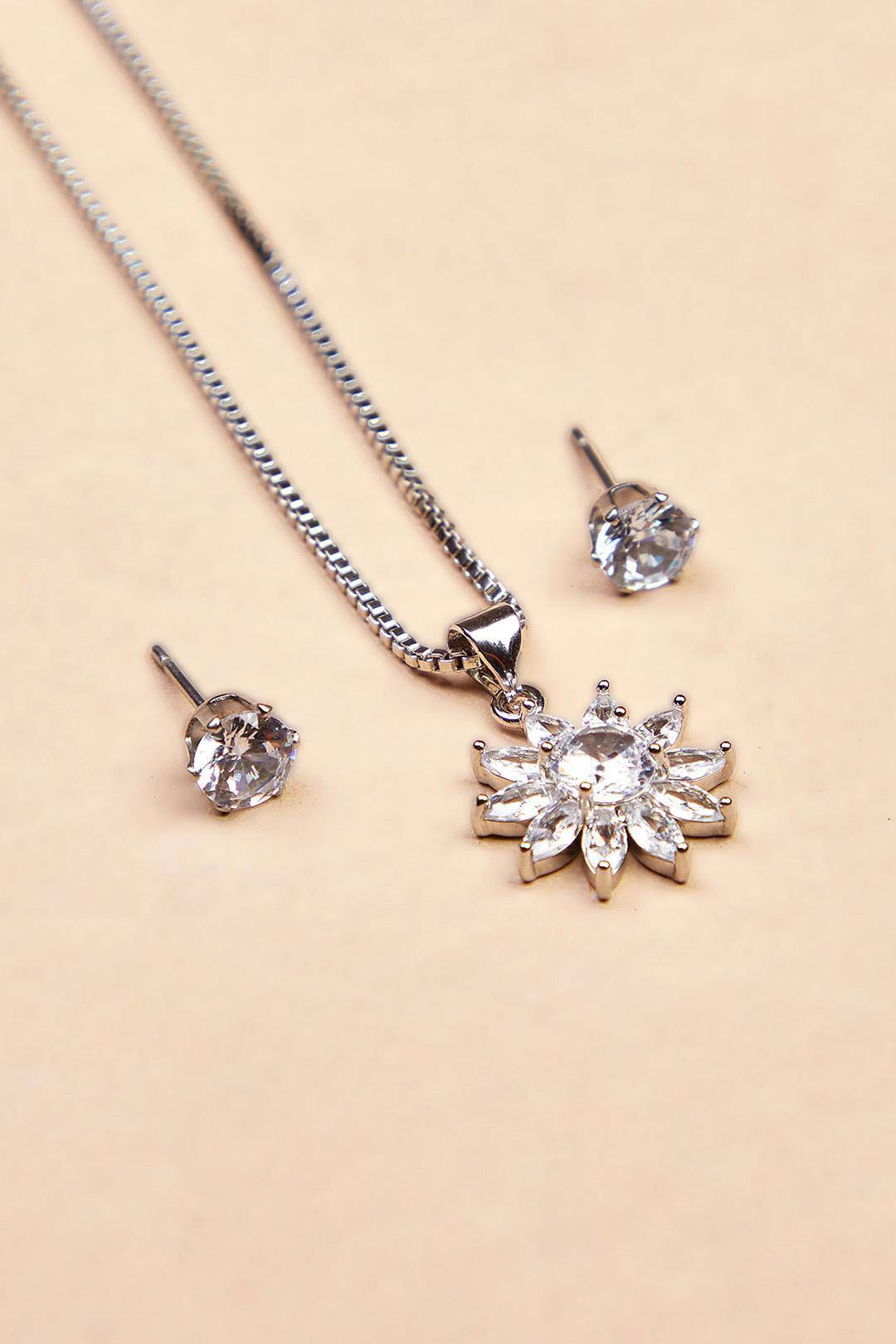 Set de aretes y collar con cristales, PLATA, hi-res