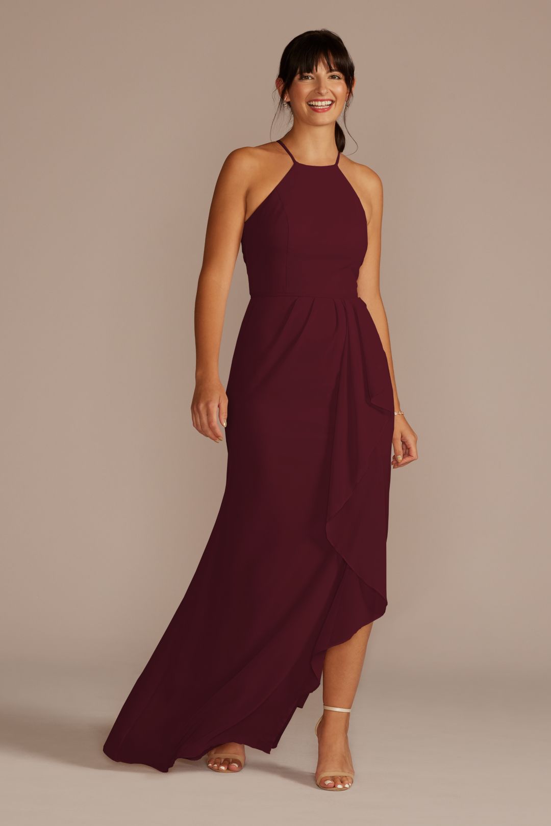 Vestido de dama con escote halter con tirantes y falda tipo cascada, VINO, hi-res